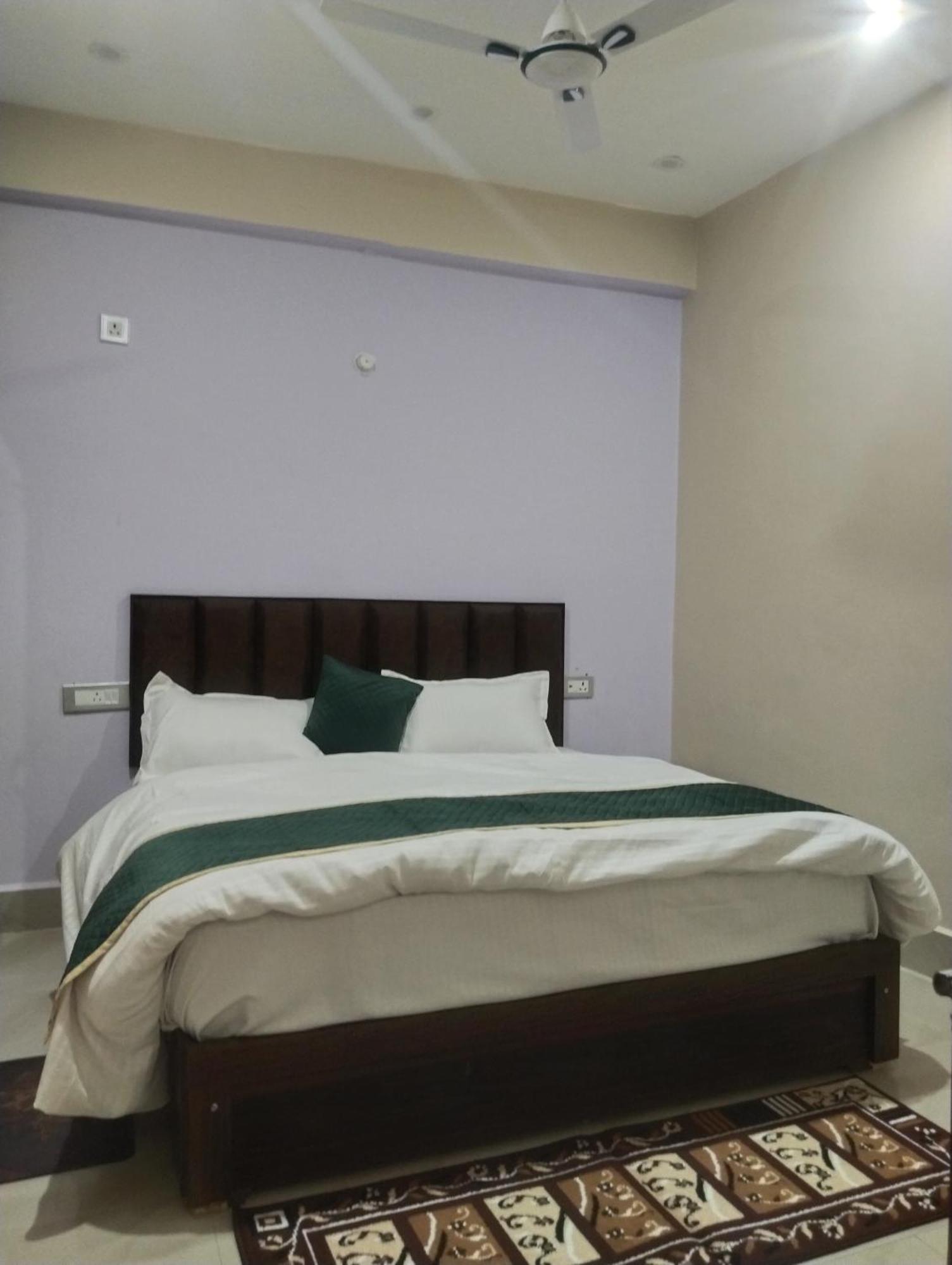 Dixit Residency Hotel Vrindāvan Exterior photo
