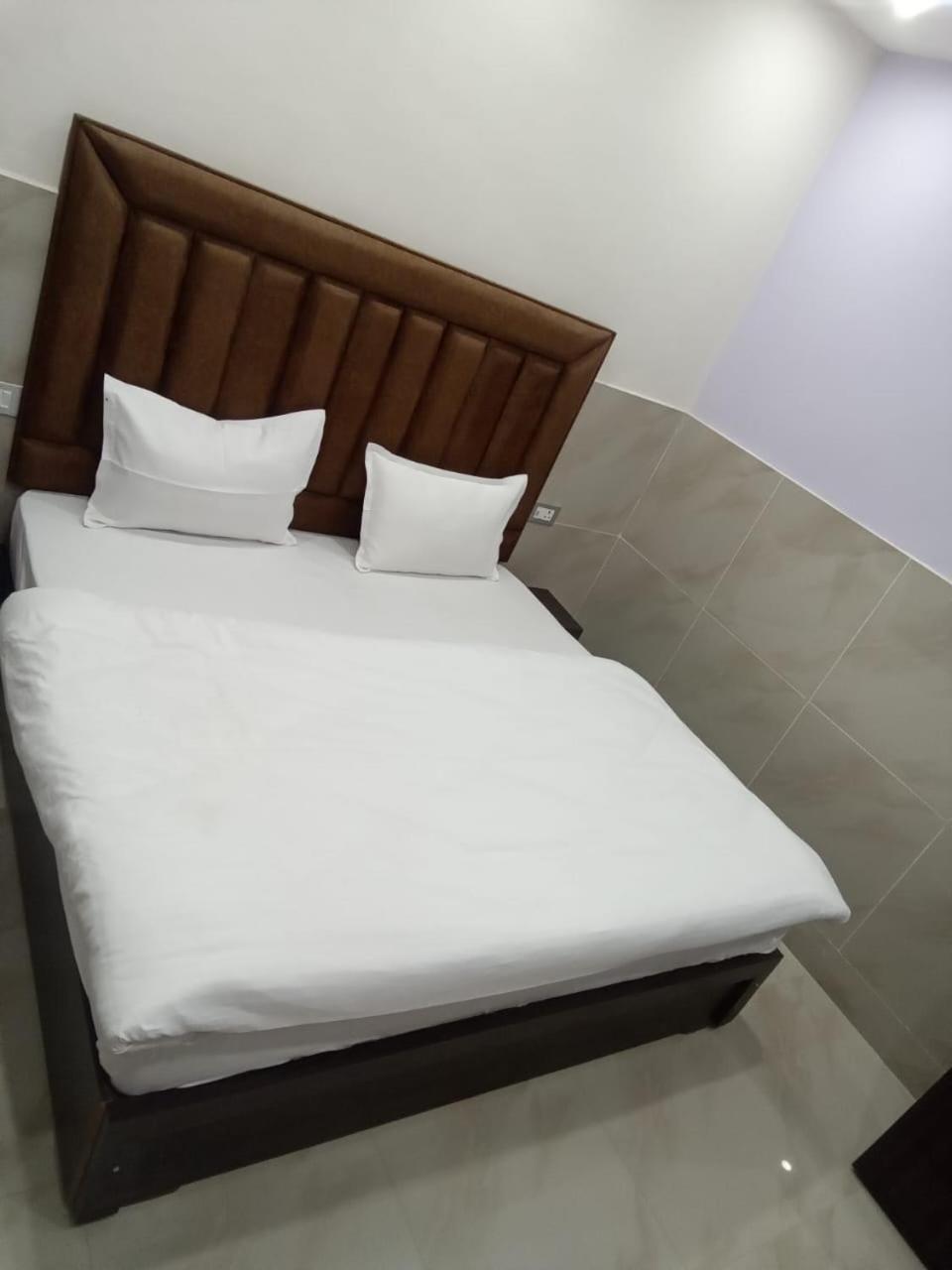 Dixit Residency Hotel Vrindāvan Exterior photo