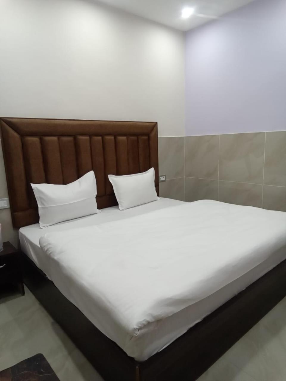 Dixit Residency Hotel Vrindāvan Exterior photo