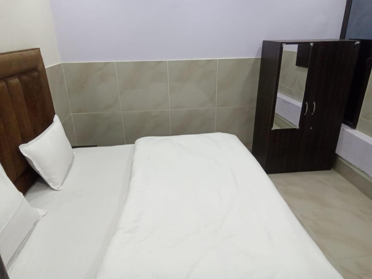 Dixit Residency Hotel Vrindāvan Exterior photo